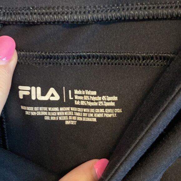 Filas- high waisted black leggings with size zipper pockets - Size large - Picture 6 of 6